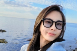 王思雨晒个人照：海边是自愈的终极目的地